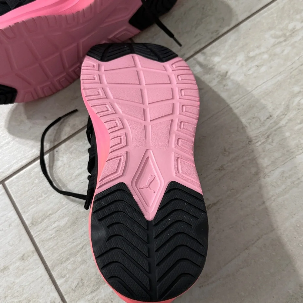 Puma Black and Pink Athletic Shoes.. size 9.5M
New ..soft foam - Picture 3 of 7